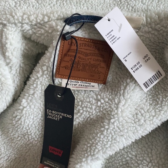 Levi’s ex-boyfriend Sherpa trucker jean jacket - Picture 5 of 5